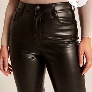 Abercrombie Curve Love Vegan Leather 90s Straight Pant